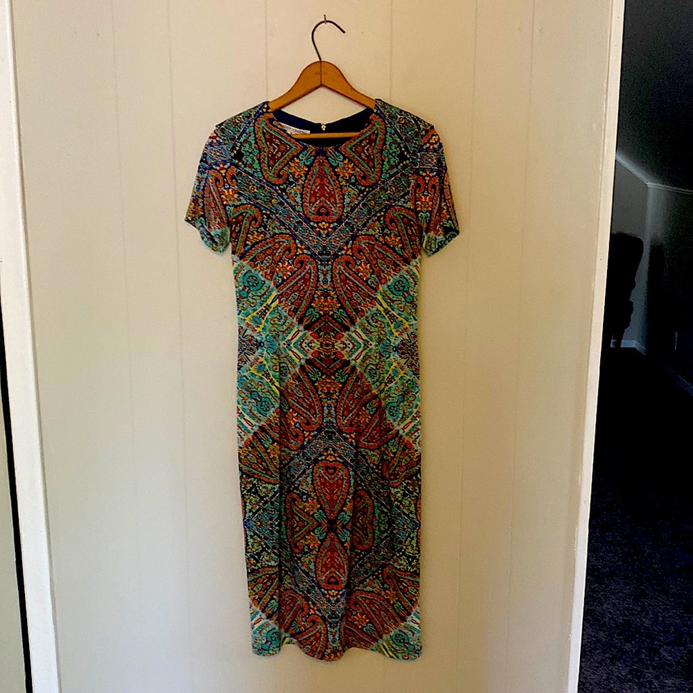 Maggie London size 8 vibrant colors short sleeve midi dress Worn once!